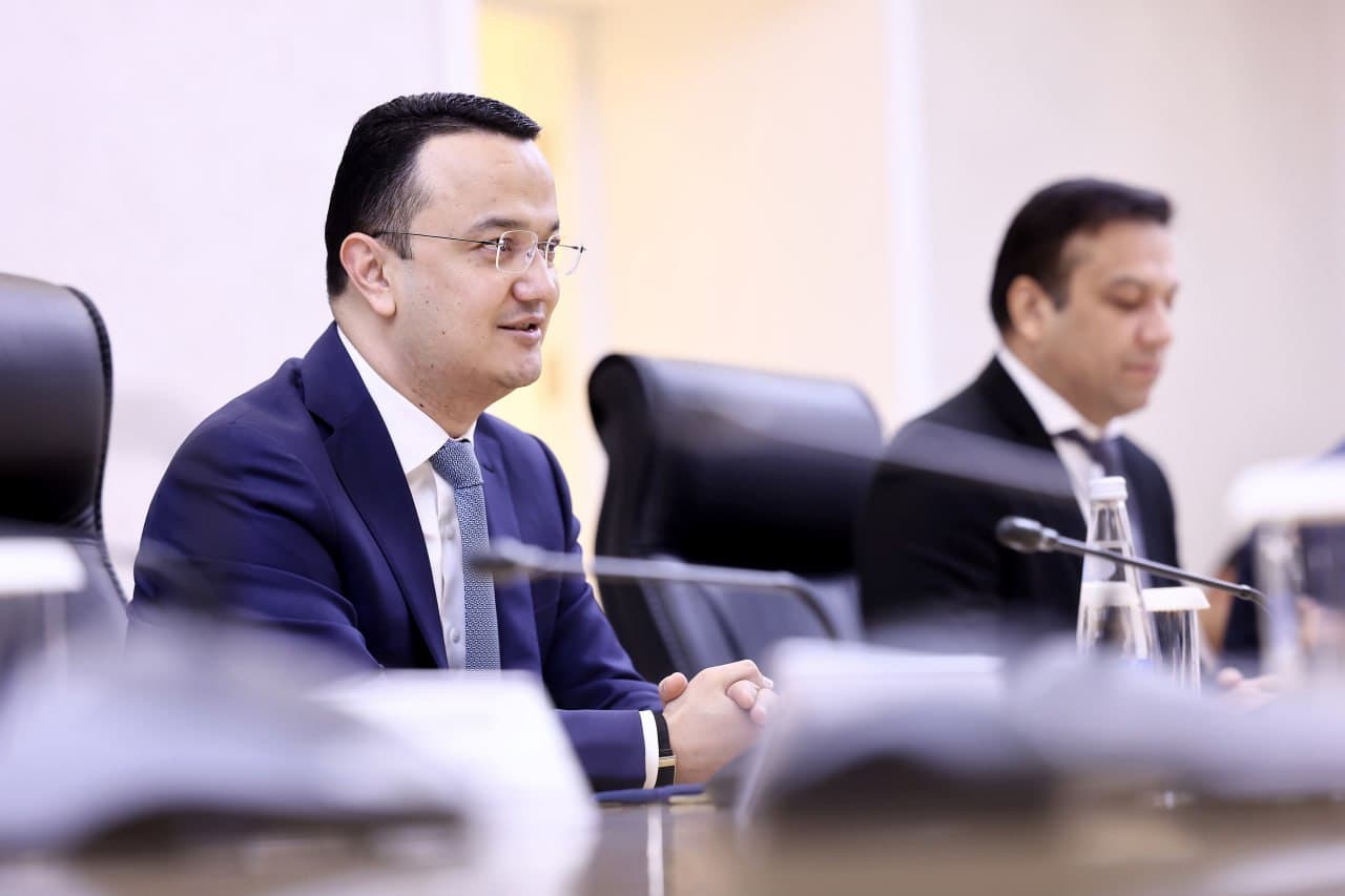 Discussion of the prospects for sustainable energy and decarbonization of industry