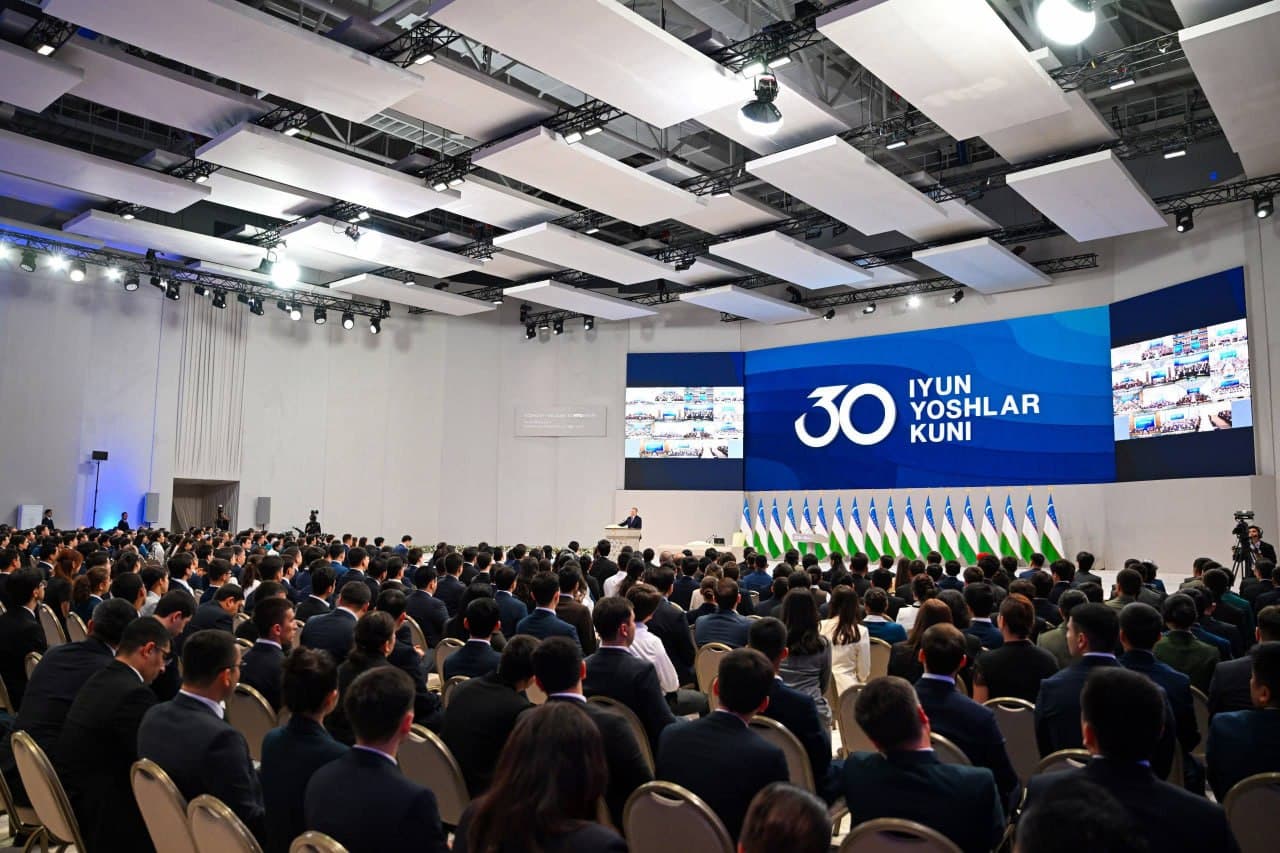 President meets with youth and unveils new initiatives