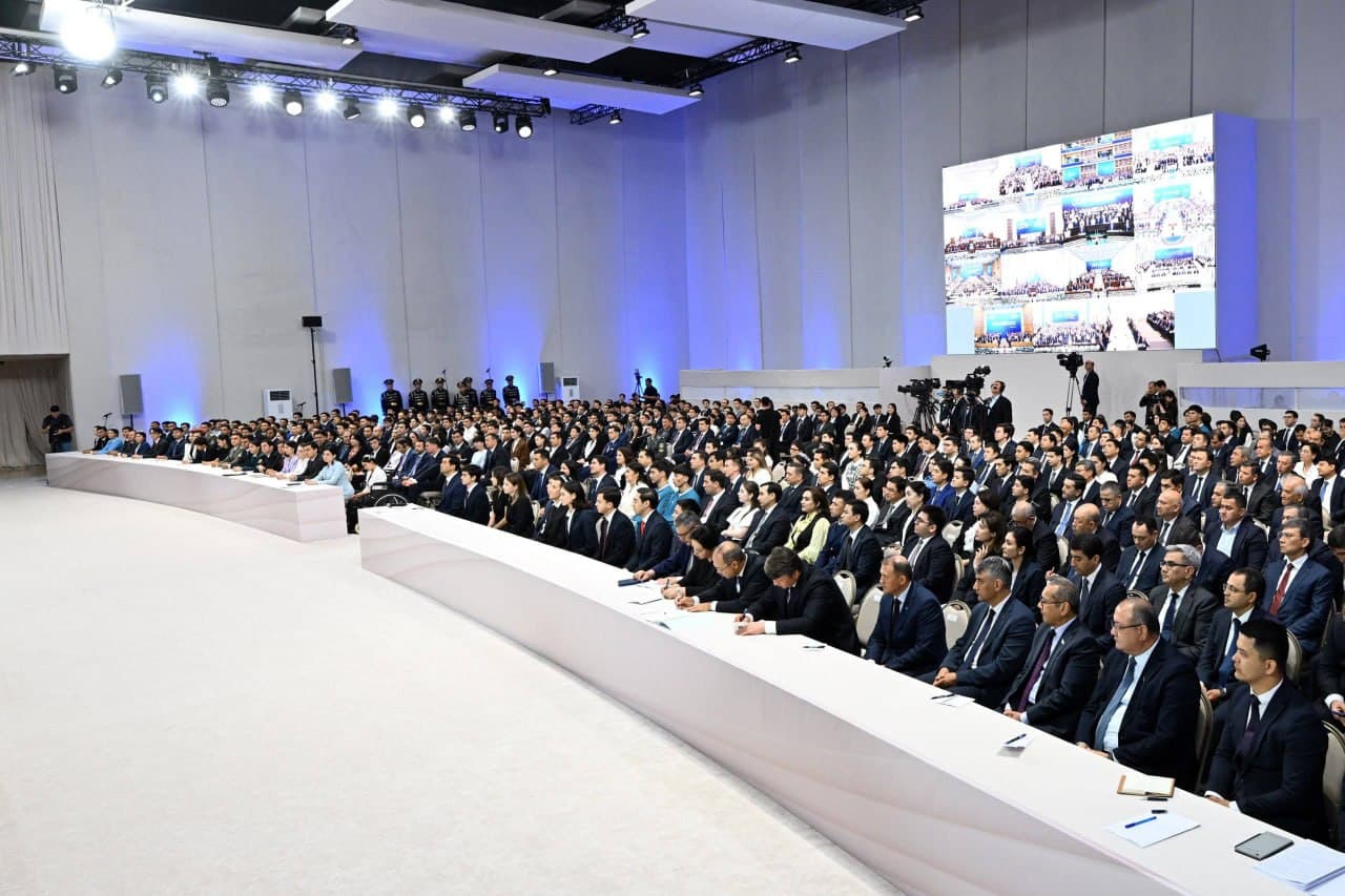President meets with youth and unveils new initiatives