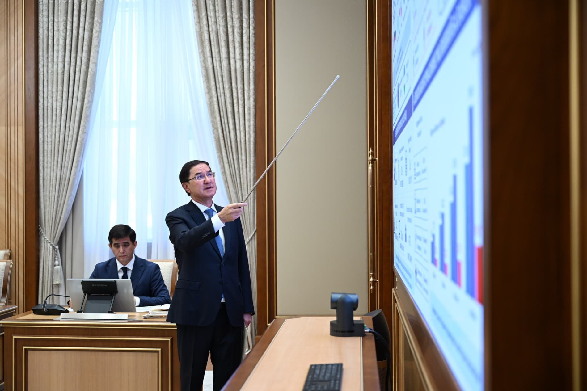 President reviews proposals for pension system reform
